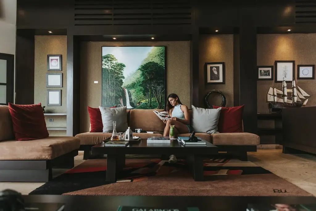 Homo Sapiens Explorers Lounge with Darwin-inspired artwork